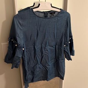 Blouse w pearl detail — very lightly worn